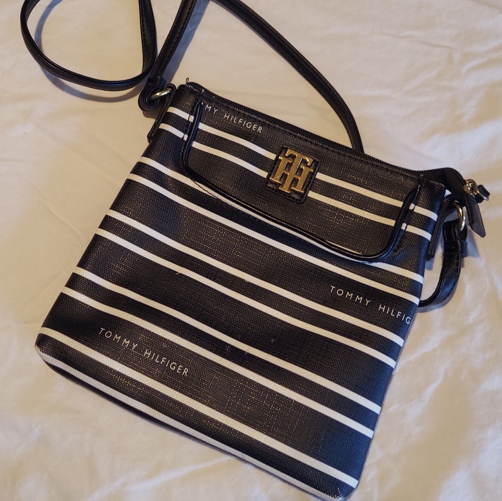 Pre-owned Tommy Hilfiger back n white shoulder bag